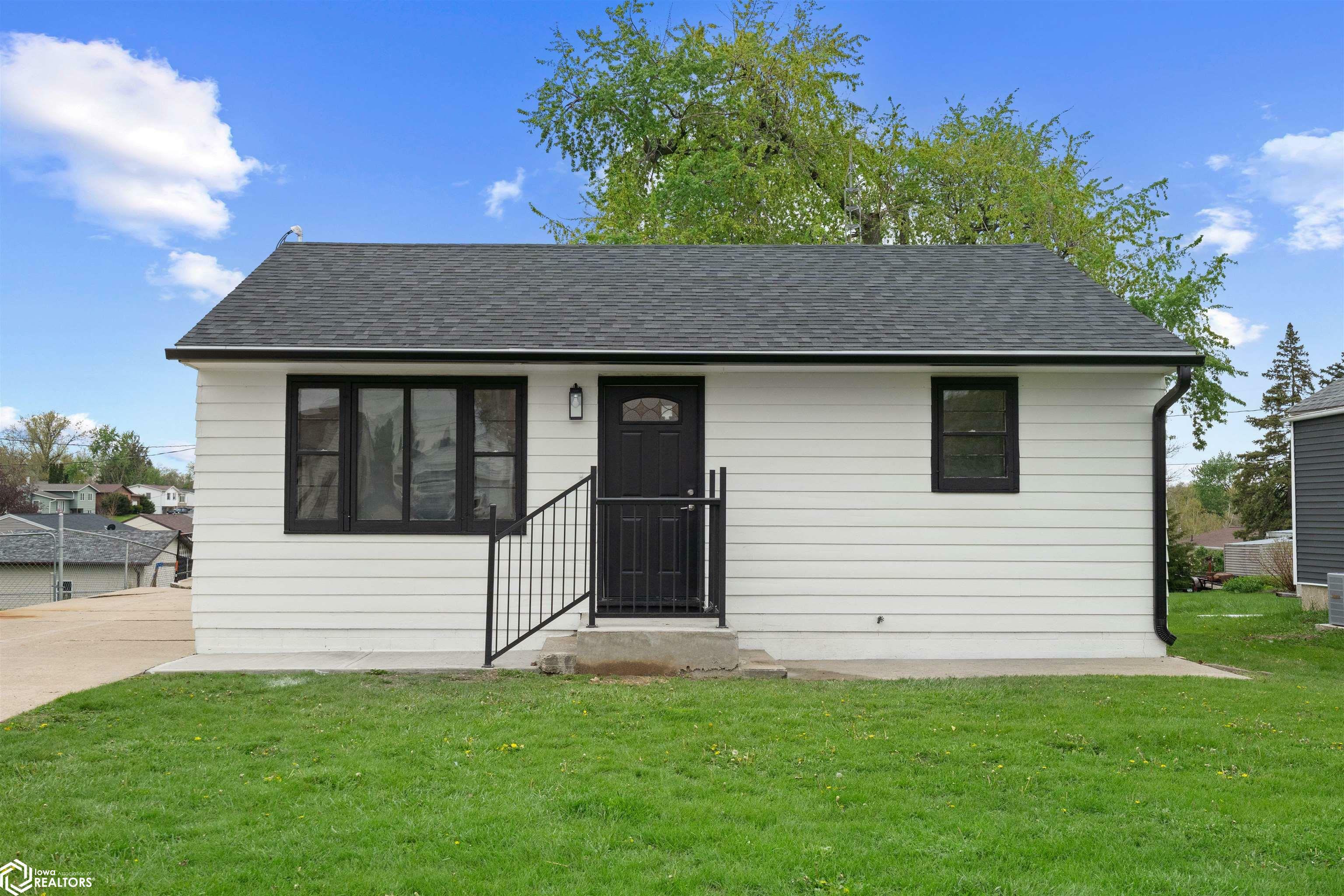 Property Photo: 1109 S 1st Street IA 50158