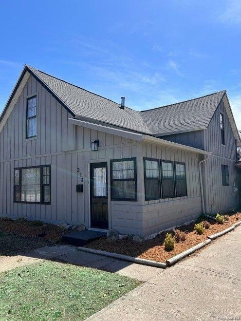 210 E 14th Street  Traverse City MI 49684 3223 photo