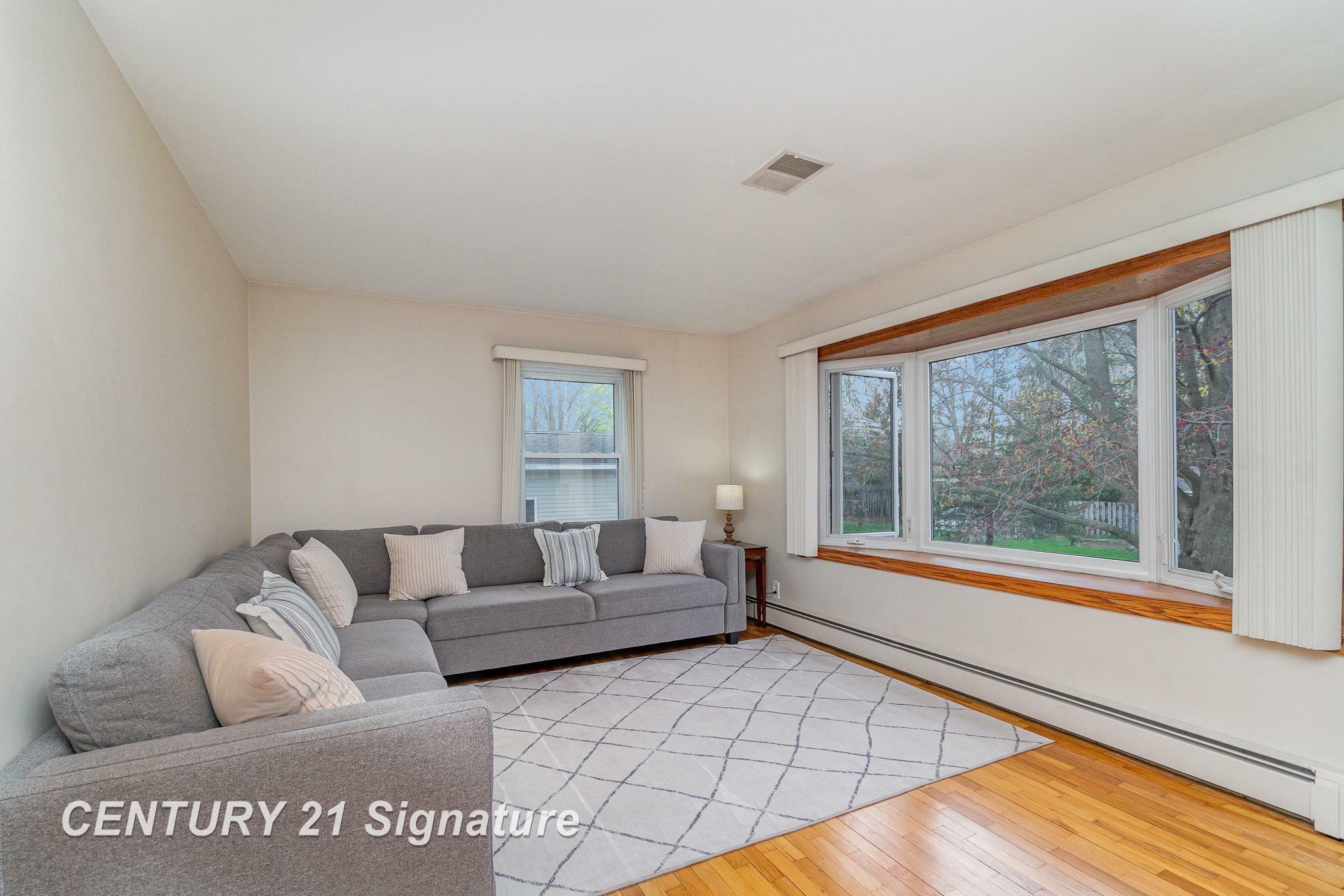 Property Photo:  2214 Jenkins Drive  MI 48642 