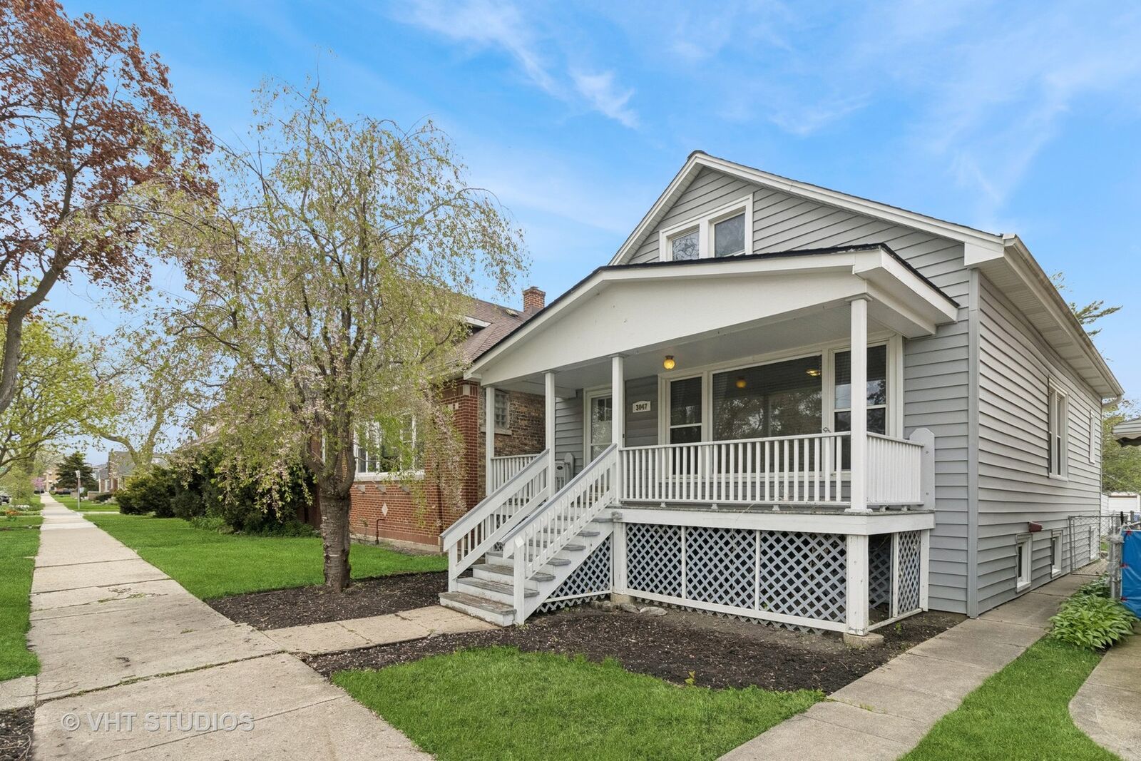 Property Photo: 3047 N Newland Avenue IL 60634