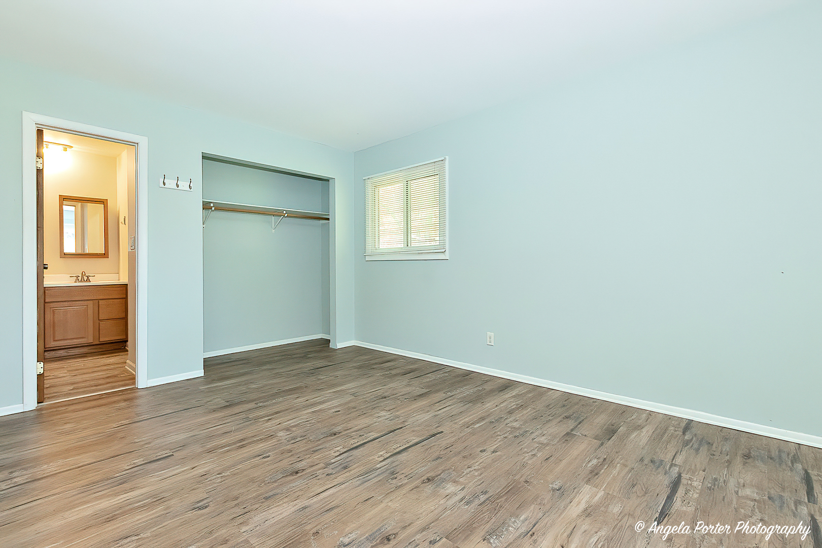 Property Photo: 942 Sheffield Drive IL 60014