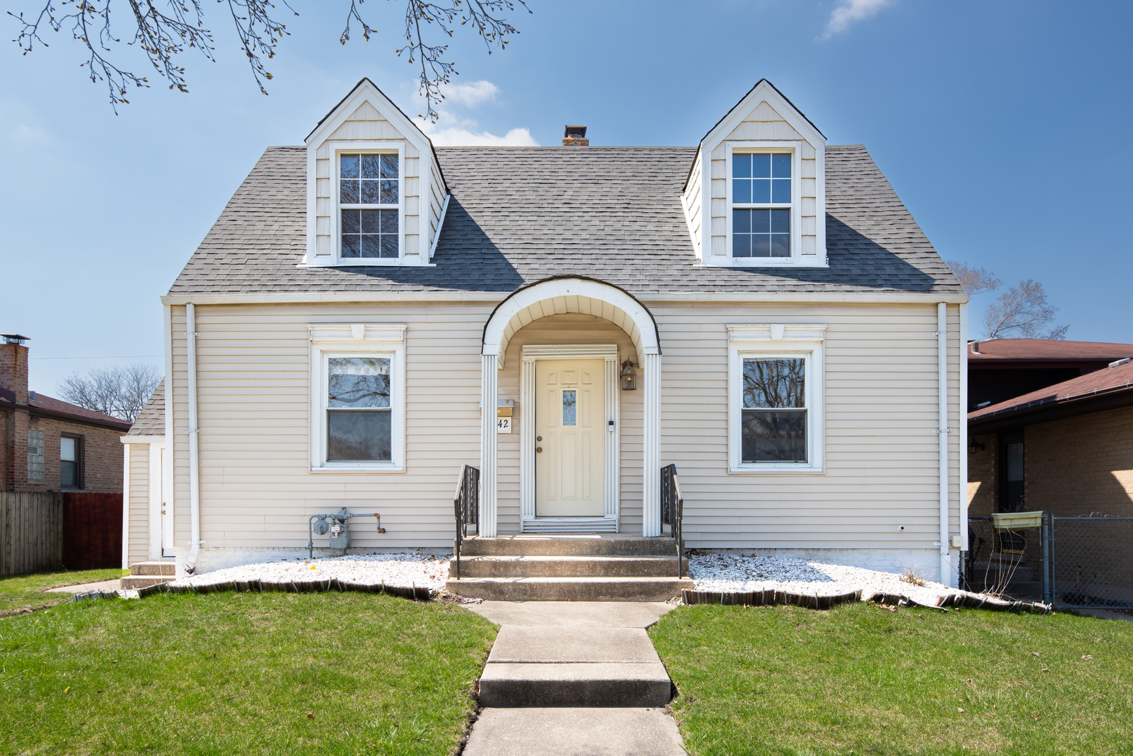 Property Photo: 1742 N 18th Avenue IL 60160
