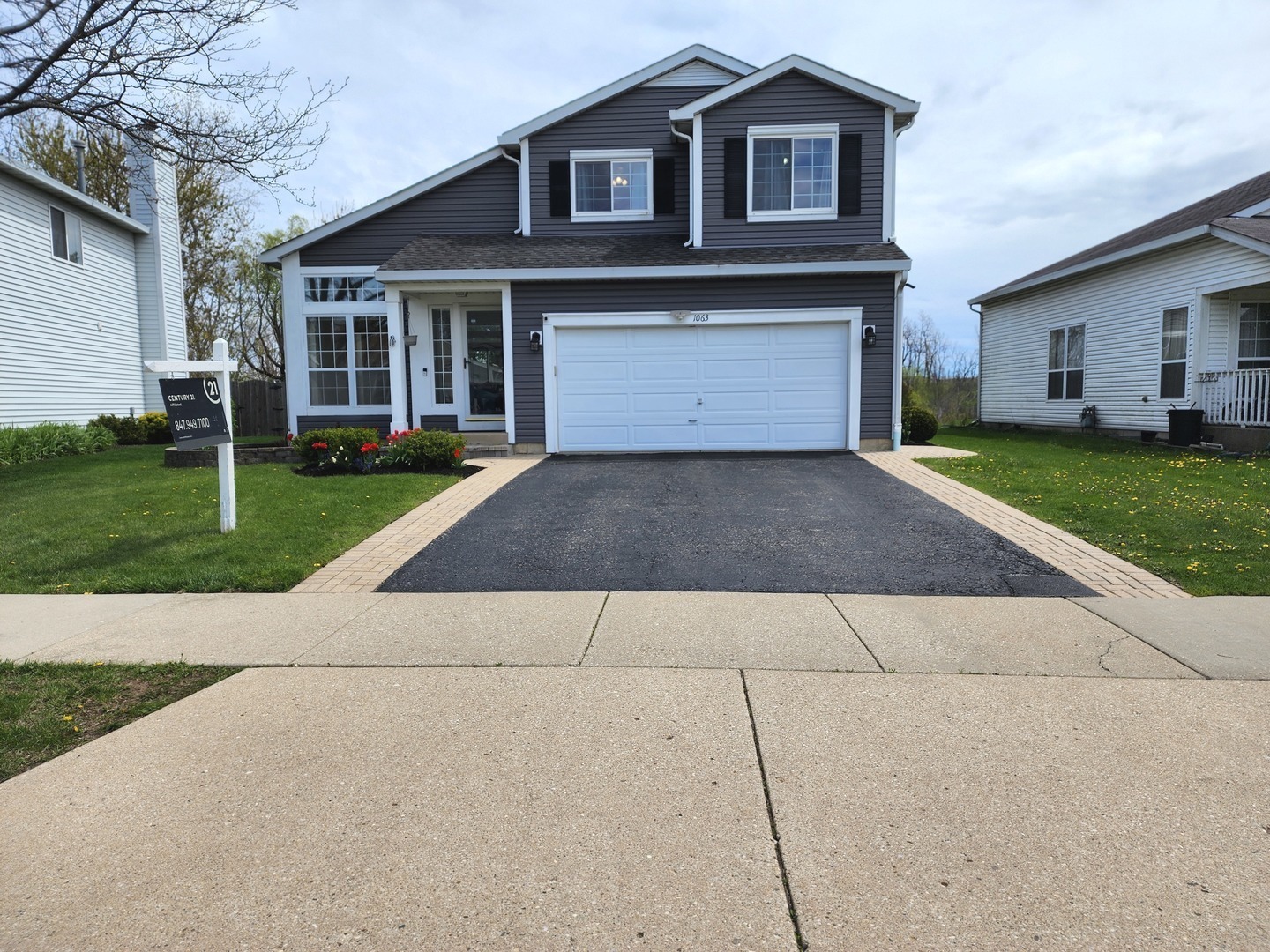 Property Photo: 1063 S Pleasant Hill Gate Drive IL 60085