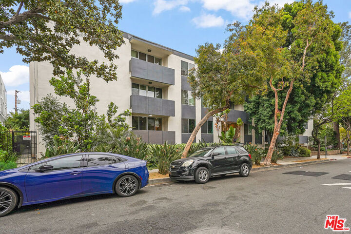 Property Photo:  1010 N Kings Road 303  CA 90069 