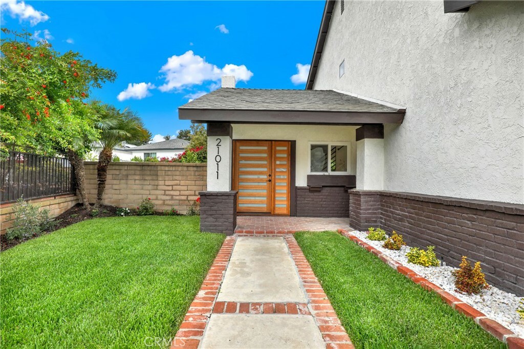 Property Photo: 21011 N Hampton Way CA 92630