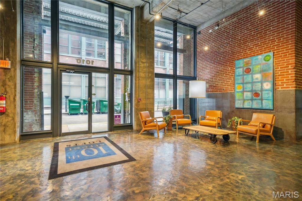 Property Photo: 1010 Saint Charles Street 701 MO 63101