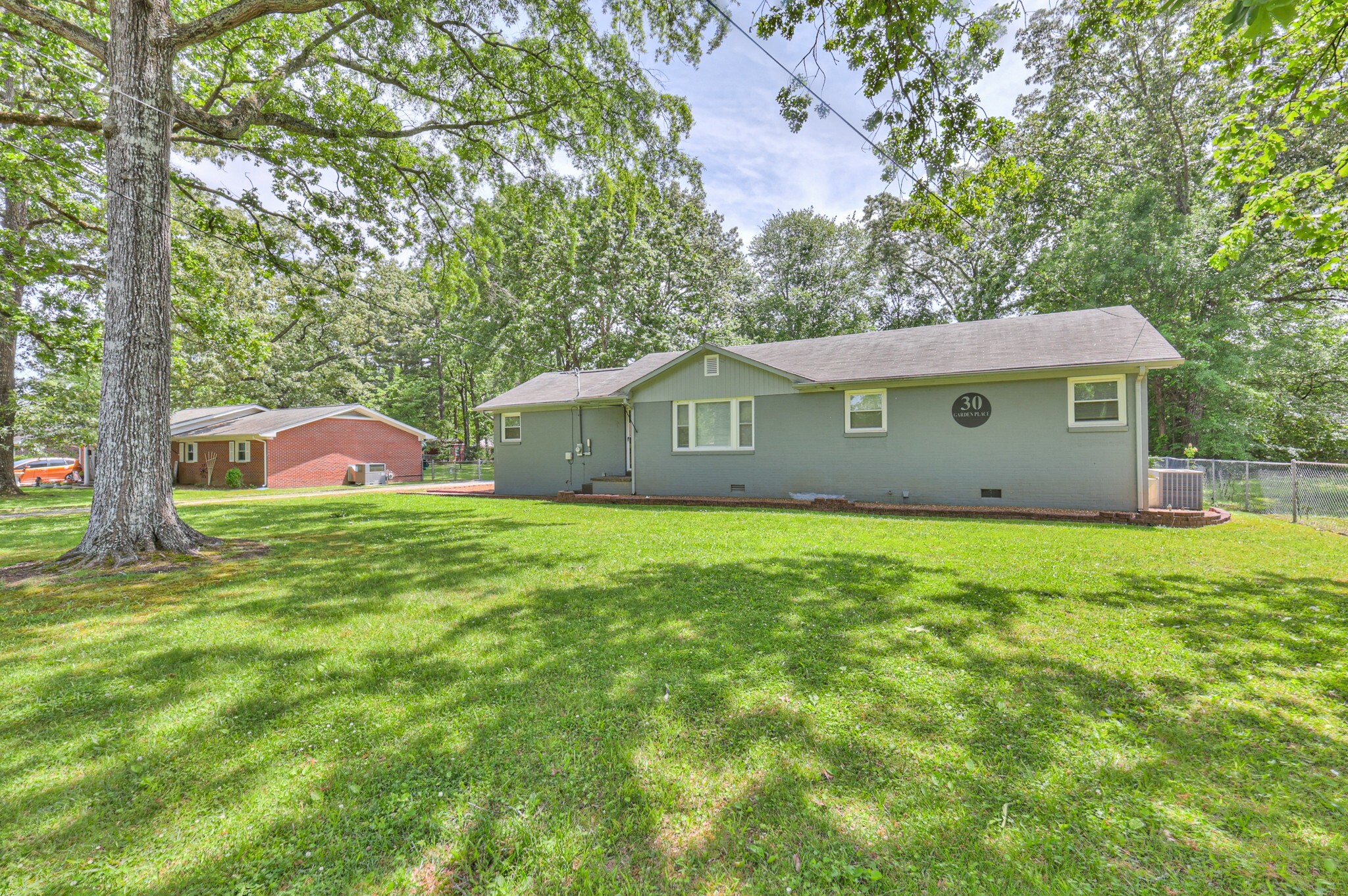 Property Photo: 30 Garden Pl TN 37355