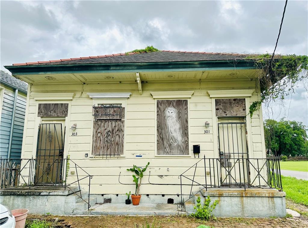 Property Photo:  301 03 Tricou Street  LA 70117 