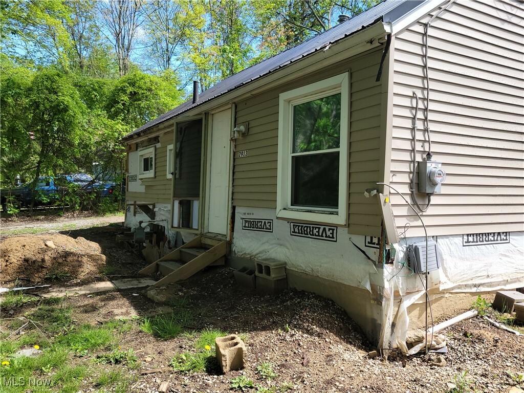 Property Photo: 2913 Warren Drive OH 44685
