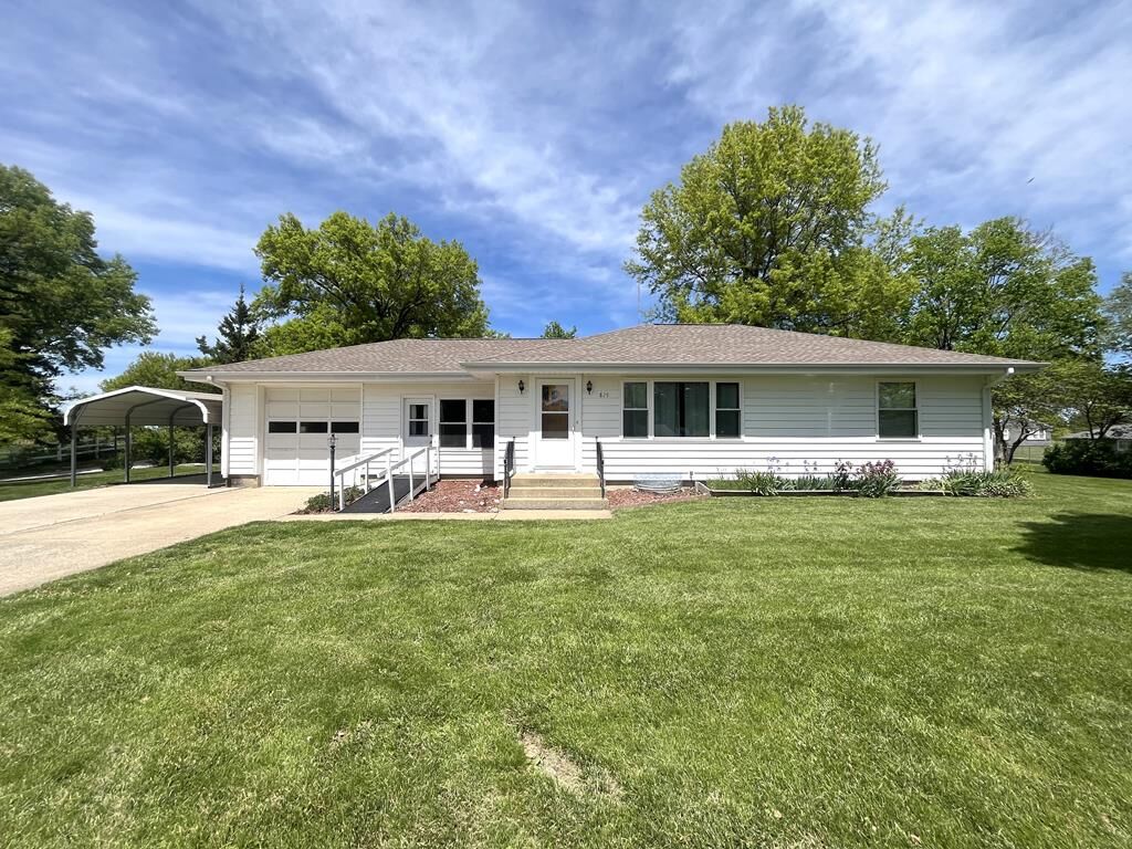 Property Photo:  829 W 18th Street  MO 64683 