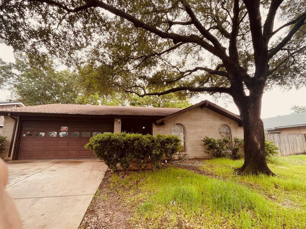 Property Photo: 321 E Ferndale Lane TX 75052