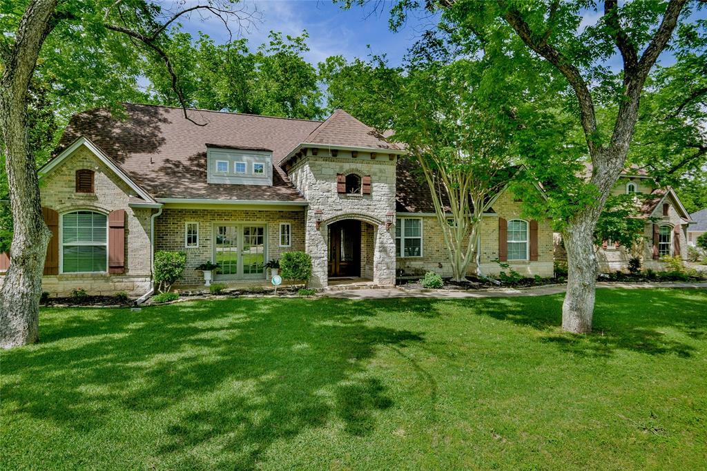 Property Photo: 10203 Ravenswood Road TX 76049
