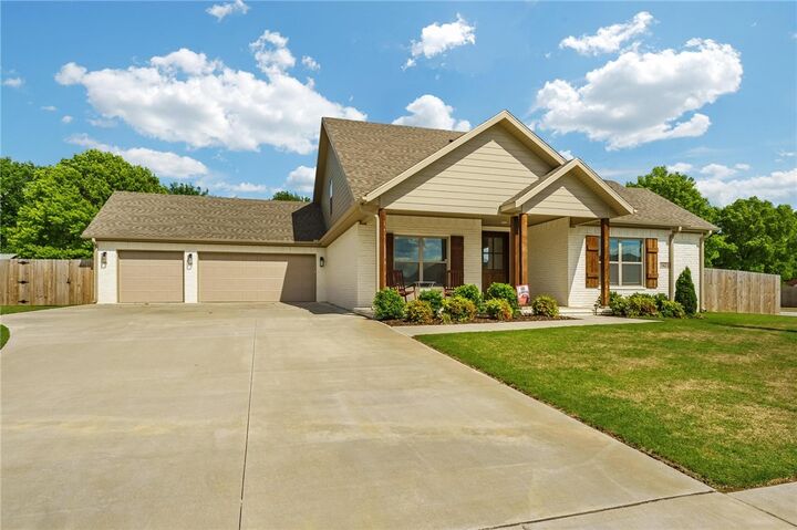 Property Photo: 142 N Sheep Dog Avenue AR 72730