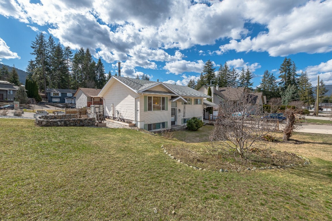 801 26 Street SE  Salmon Arm BC V1E 2H6 photo
