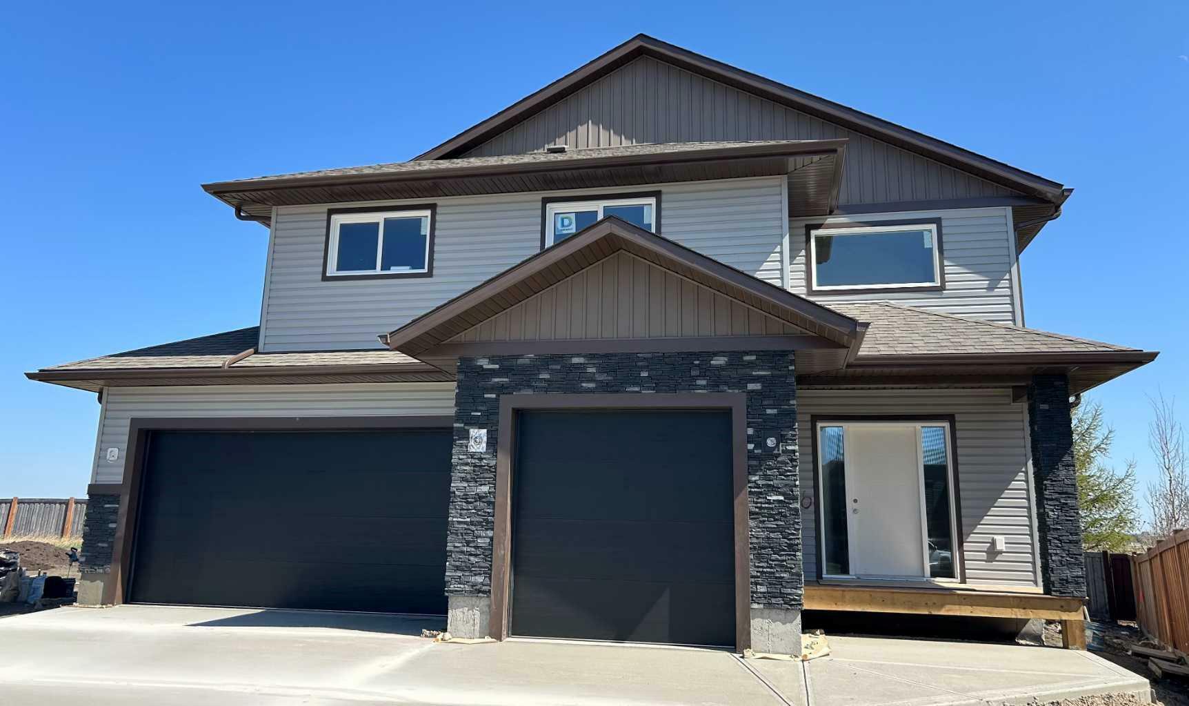 Property Photo: 10625 113 Street AB T8V 1L1