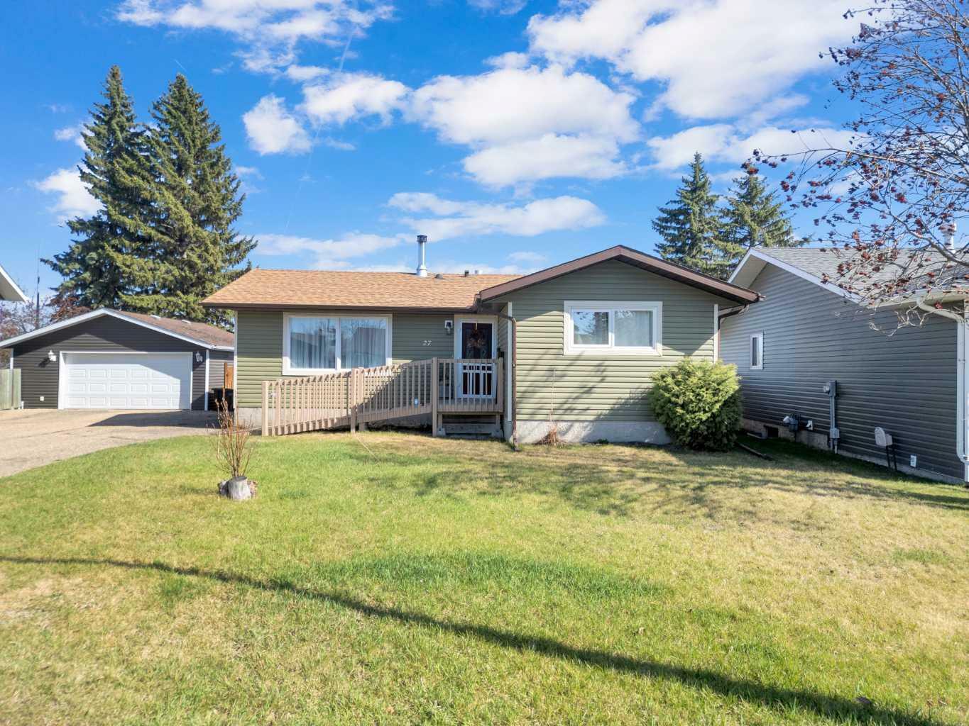 Property Photo: 27 Willow Crescent AB T4L 1V3