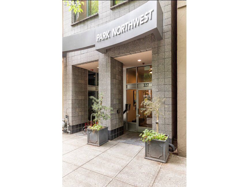 Property Photo:  327 NW Park Ave #3A  OR 97209 