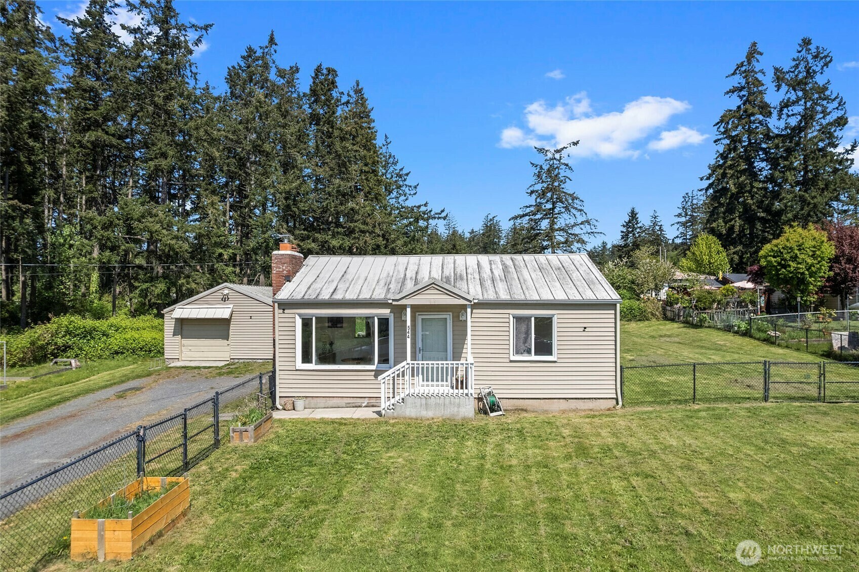 Property Photo: 544 NE Easy Street WA 98277
