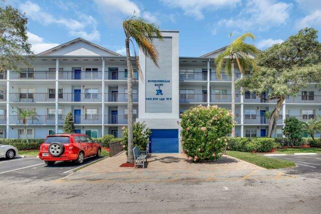 Property Photo: 900 SW 125th Way 212 FL 33027