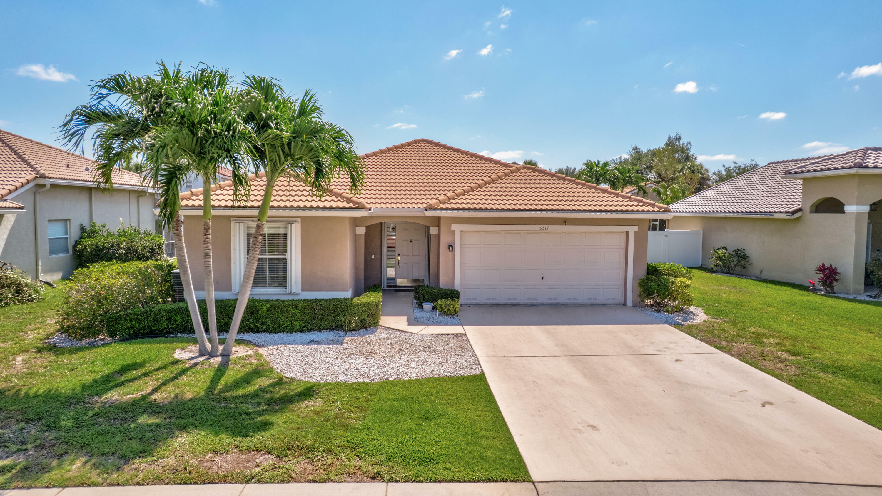 Property Photo: 5317 Oakmont Village Circle FL 33463