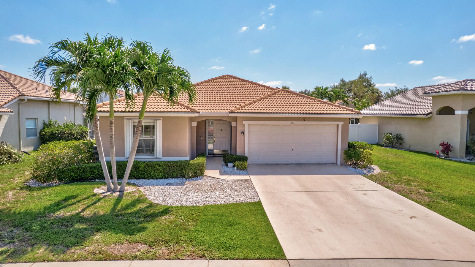 Property Photo:  5317 Oakmont Village Circle  FL 33463 