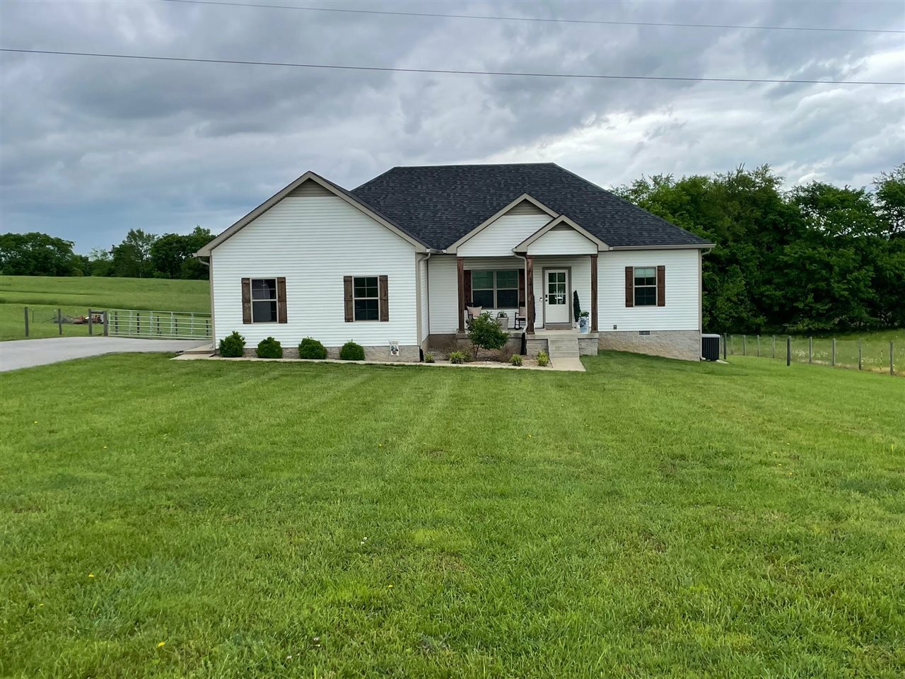 Property Photo: 3418 Hydro Pondsville Road KY 42171