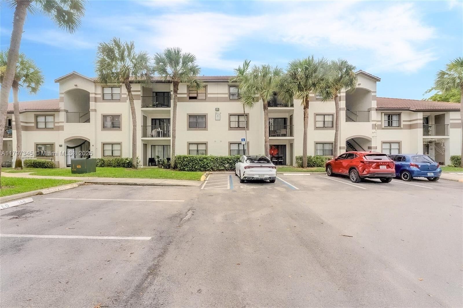 Property Photo:  630 S Park Rd 25-3  FL 33021 