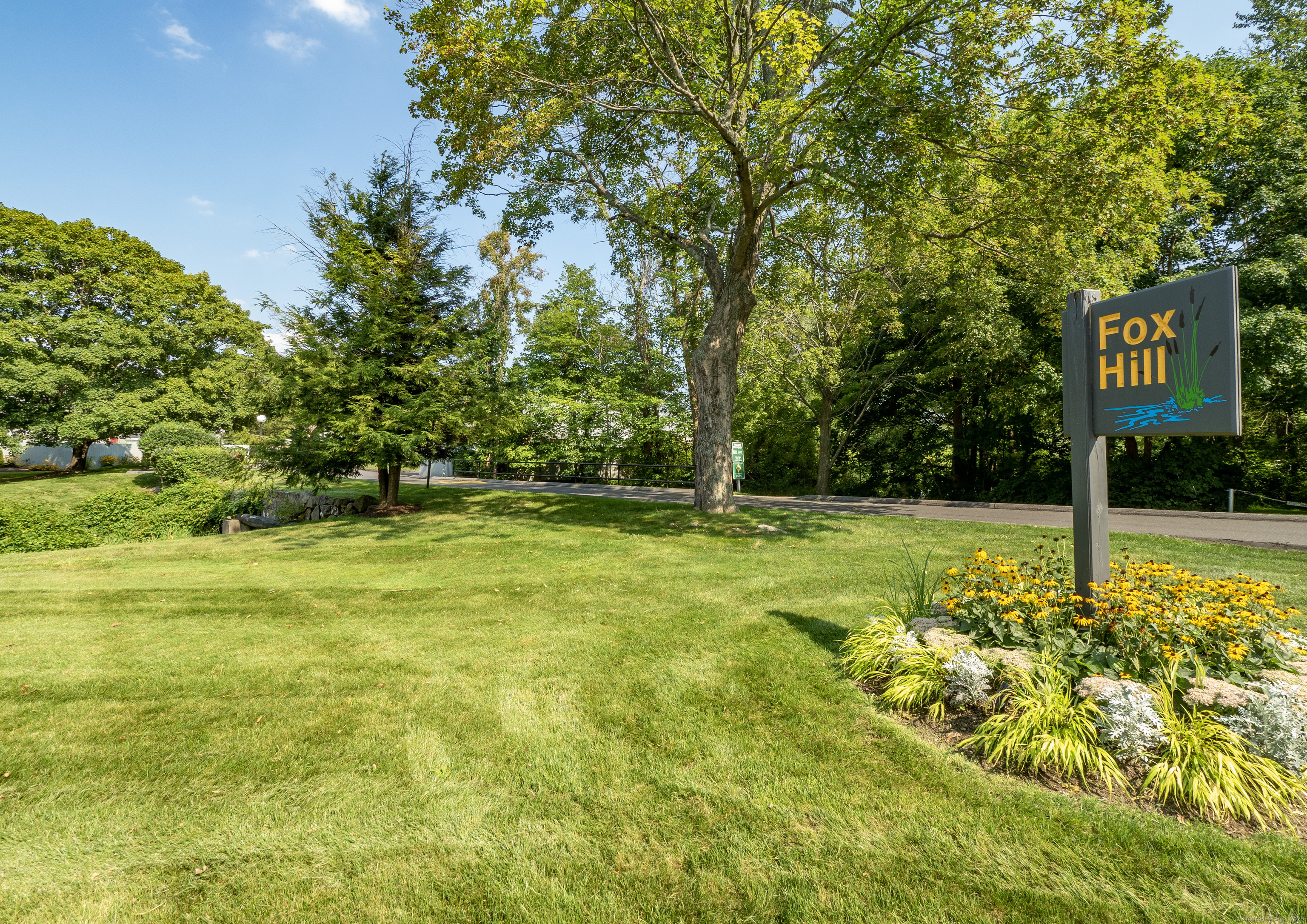 Property Photo: 4 Sandlewood Lane 4 CT 06877