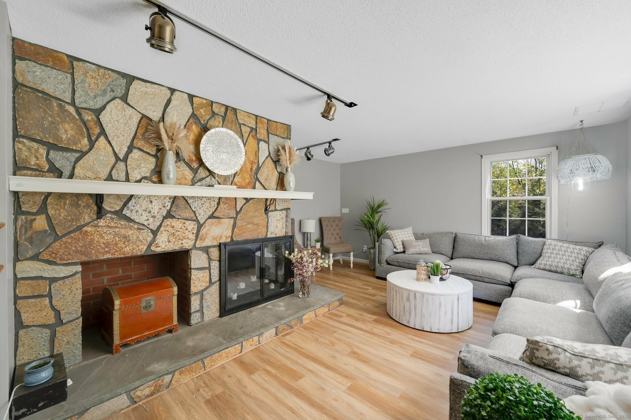 Property Photo: 452 Nott Street CT 06109