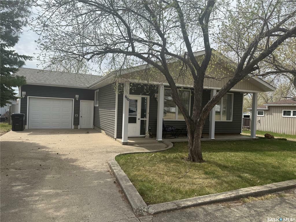 Property Photo: 610 Carbon Avenue SK S0C 0M0