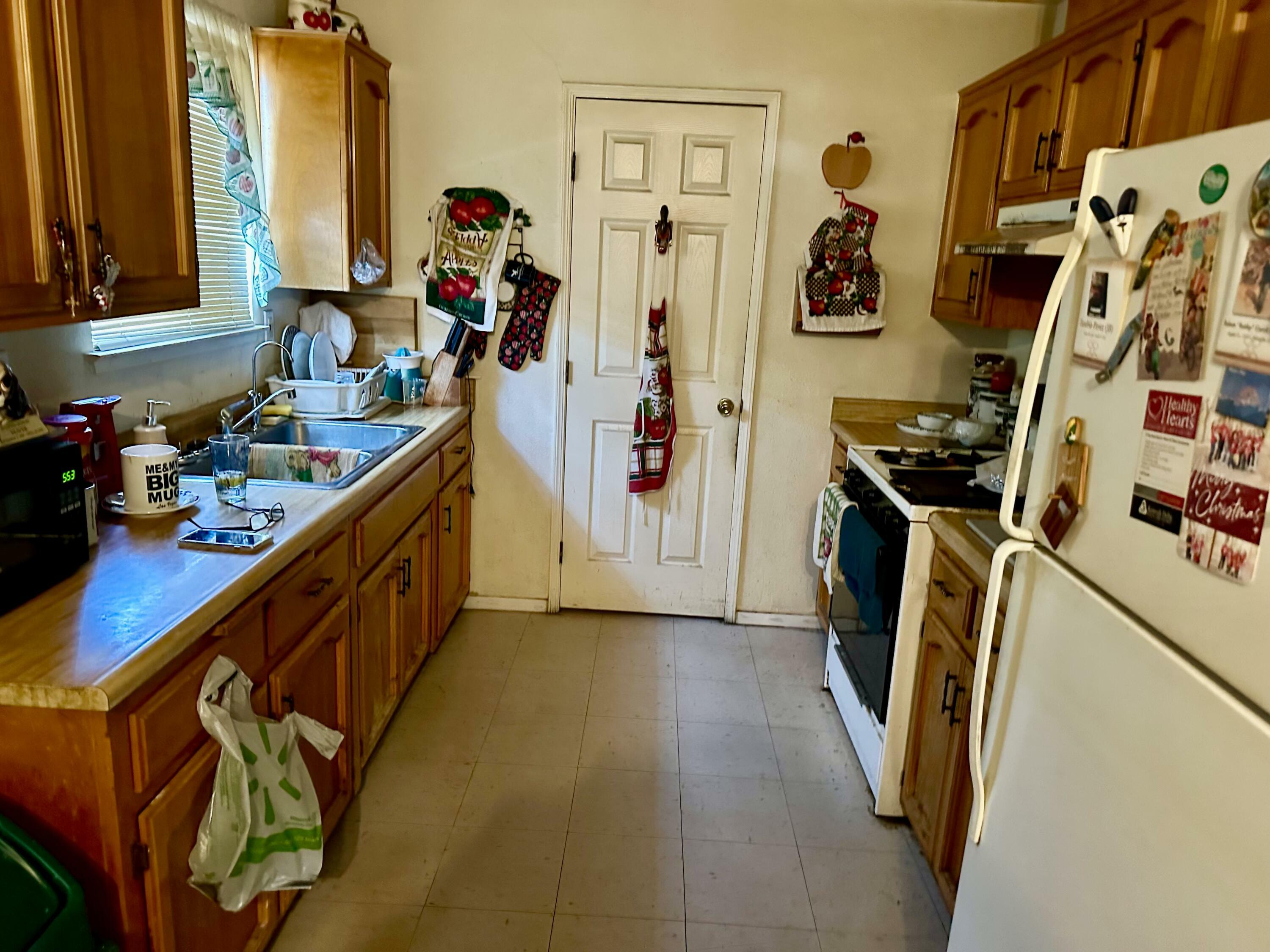 Property Photo: 345 N D Street CA 93221
