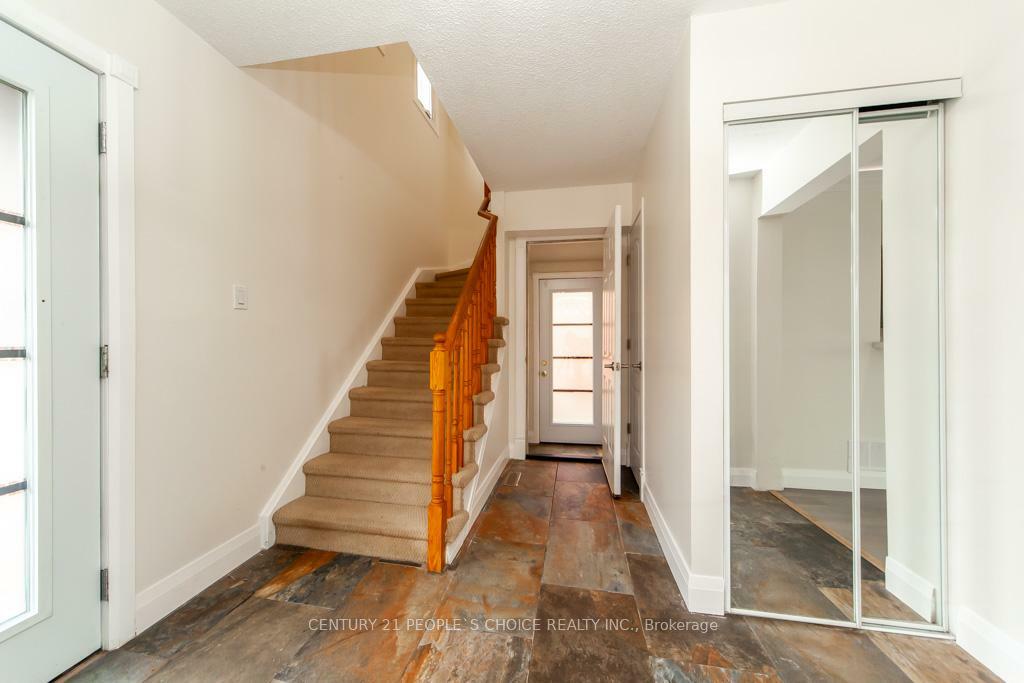Property Photo: 35 Fernbank Place ON L1R 1T1