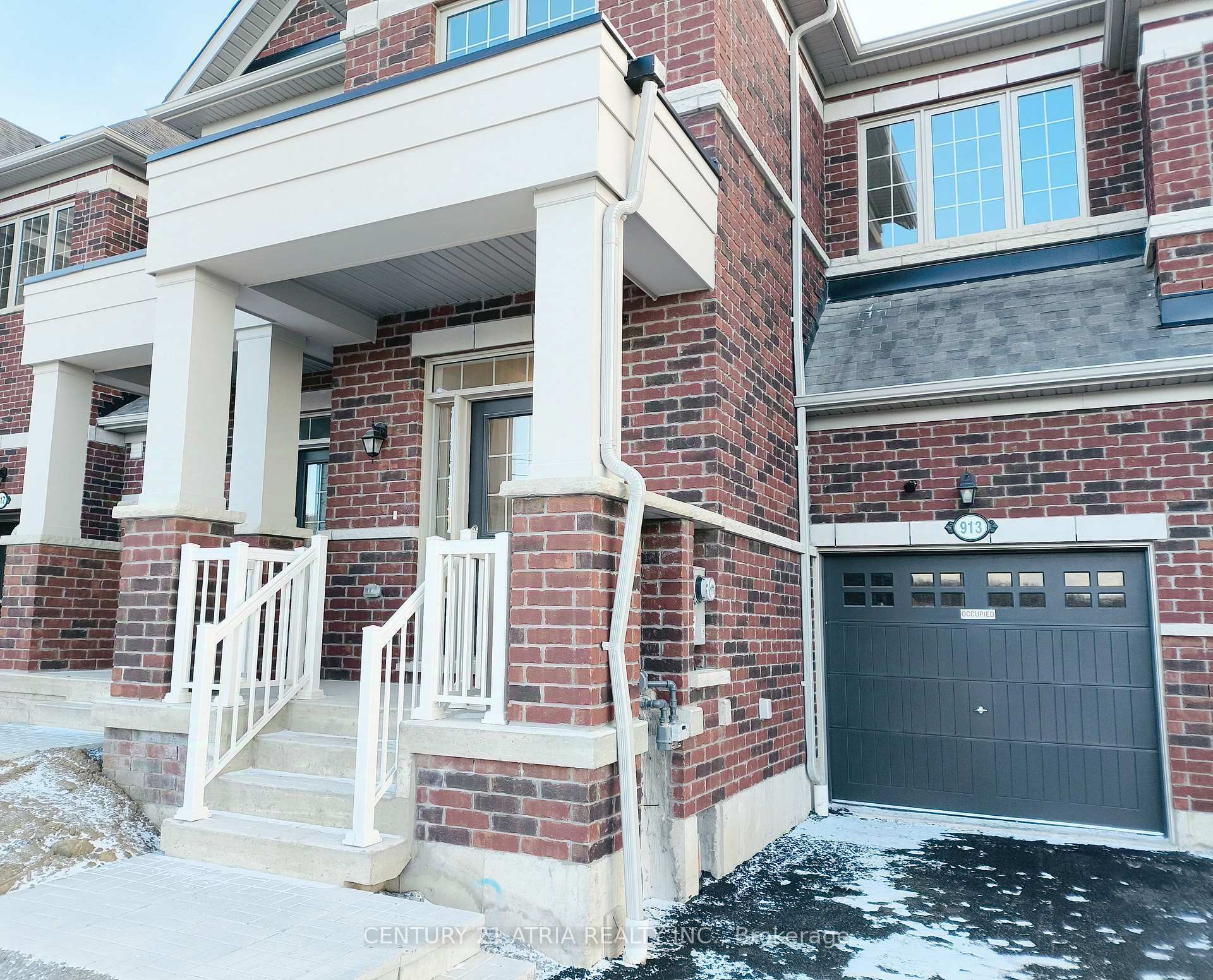 Photo de la propriété: 913 Elizabeth Mackenzie Drive ON L1X 0P5