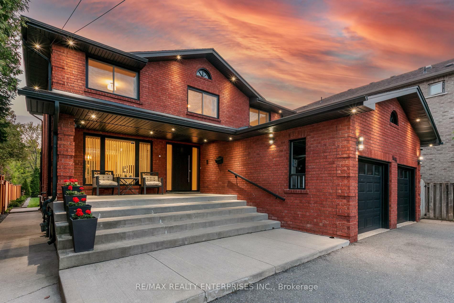 Property Photo: 1414 Cawthra Road ON L5G 4L2