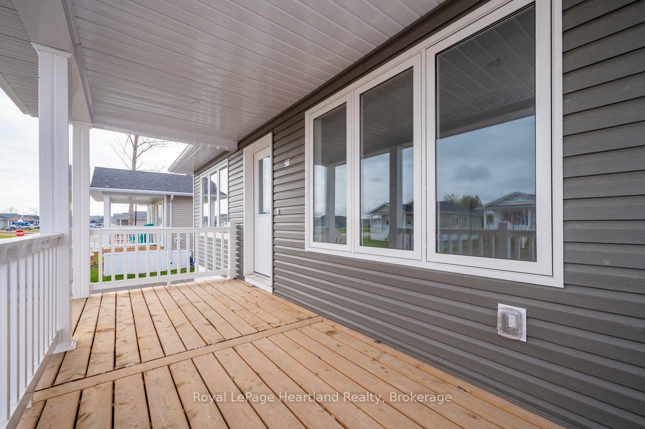 Property Photo: 21 Bluffs View Boulevard ON N7A 0C1