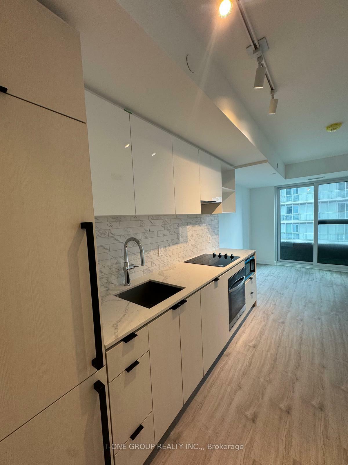 Property Photo:  252 Church Street 1810  ON M5B 1Z2 