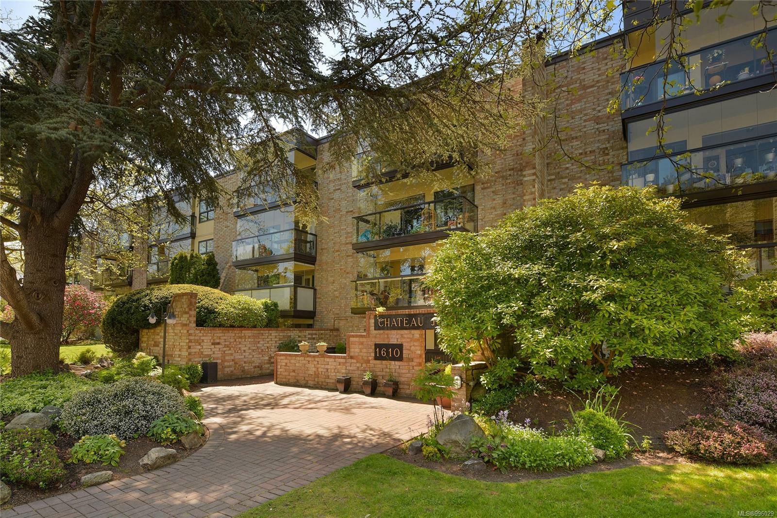 Property Photo: 1610 Jubilee Ave 401 BC V8R 6P3