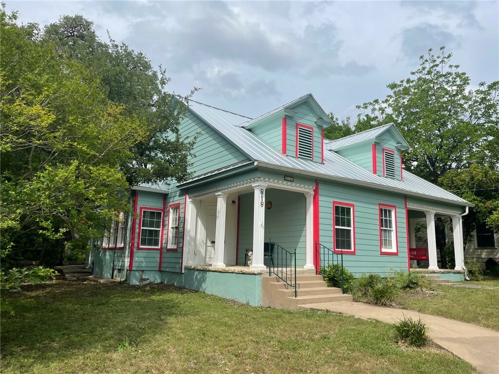 Property Photo: 818 Harris Avenue TX 78705