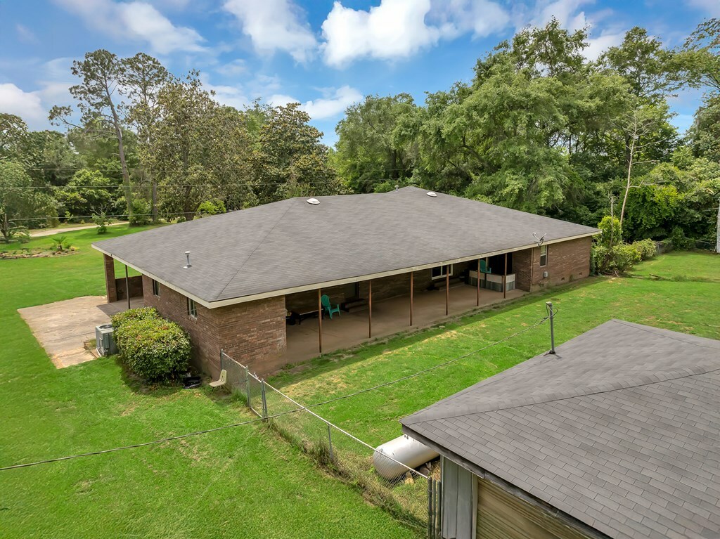 Property Photo: 402 Branch Rd GA 31705
