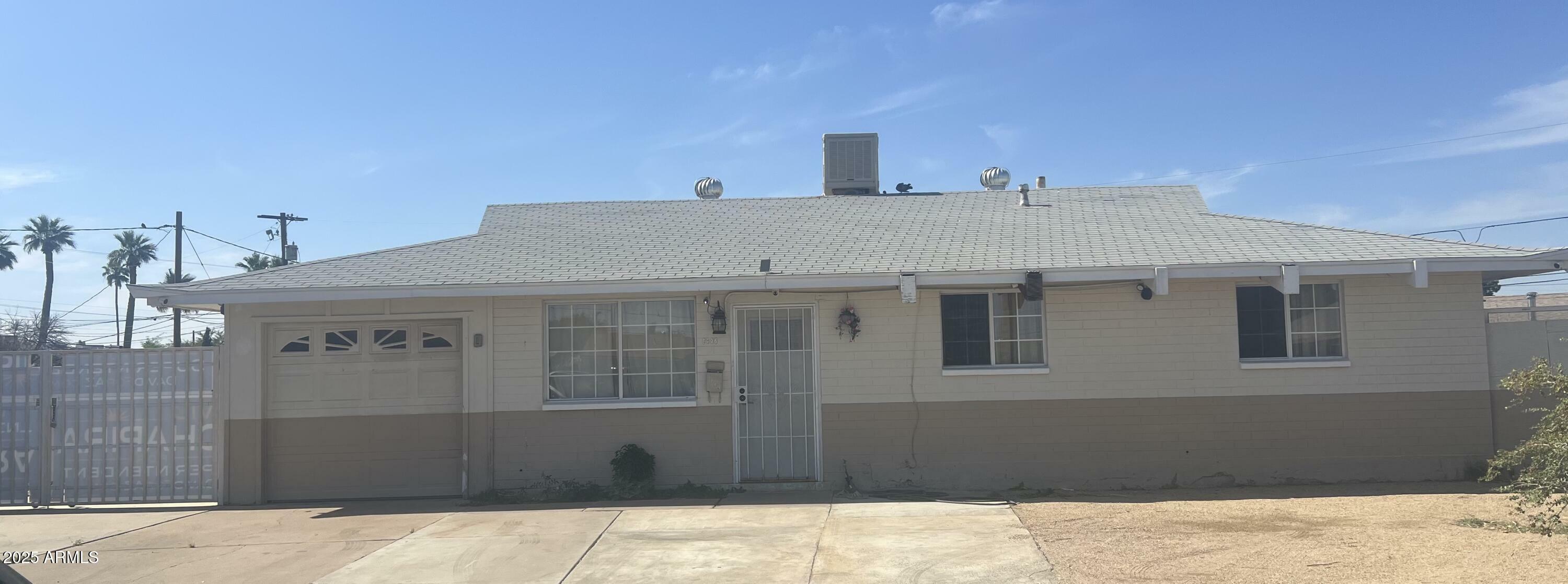 Property Photo: 6226 W Citrus Way AZ 85301