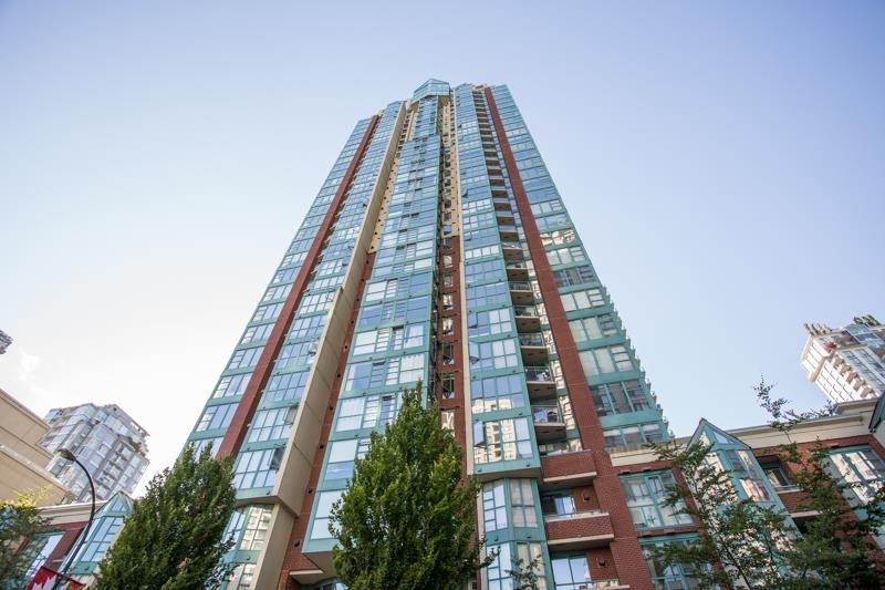 Property Photo: 939 Homer Street 3204 BC V6B 2W6