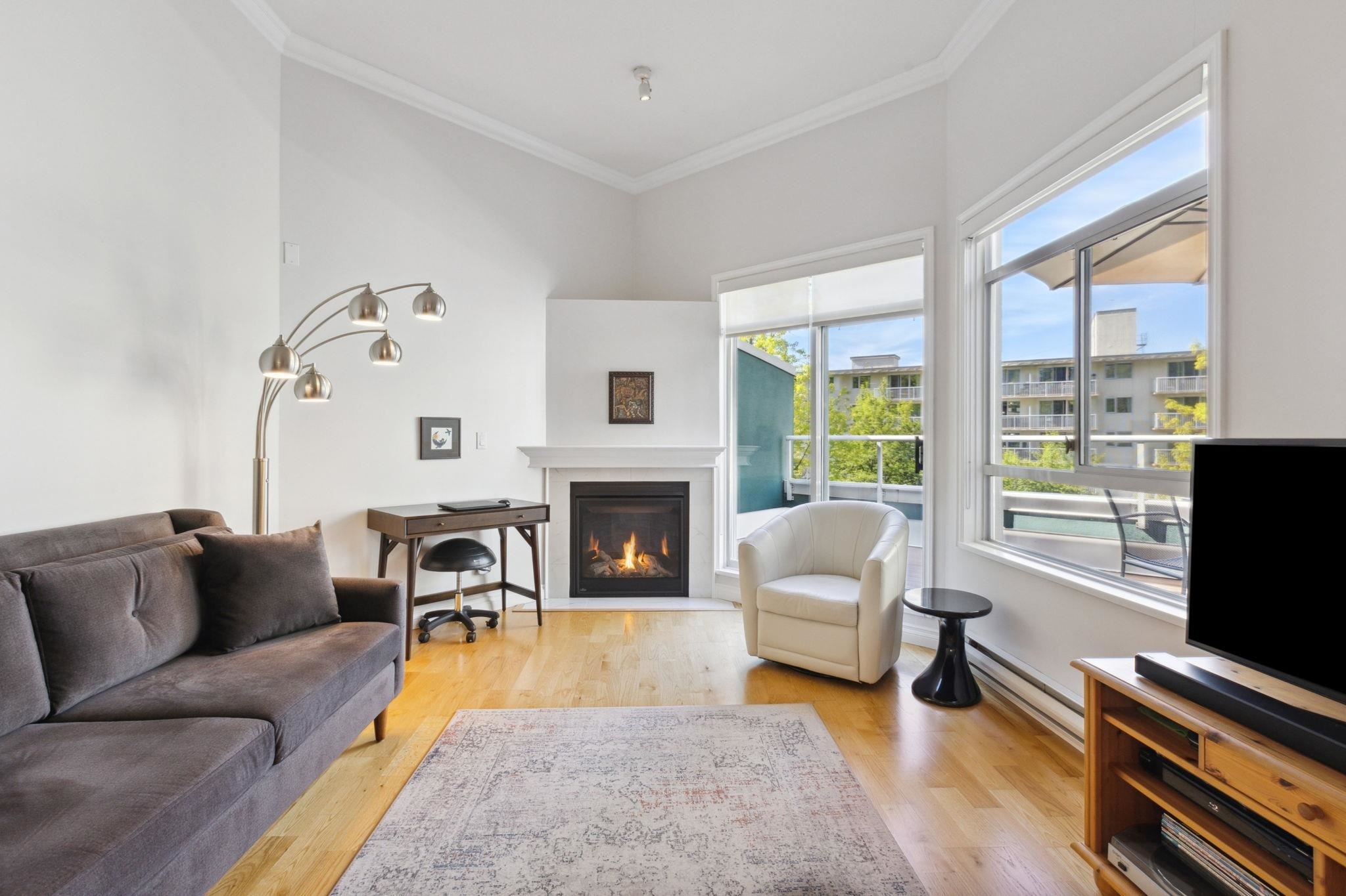 Property Photo: 128 W 8th Street 401 BC V7M 3M1