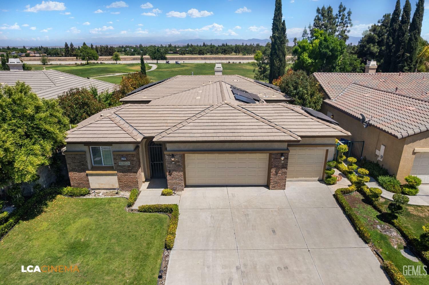 Property Photo: 5208 Boulder Creek Place CA 93312