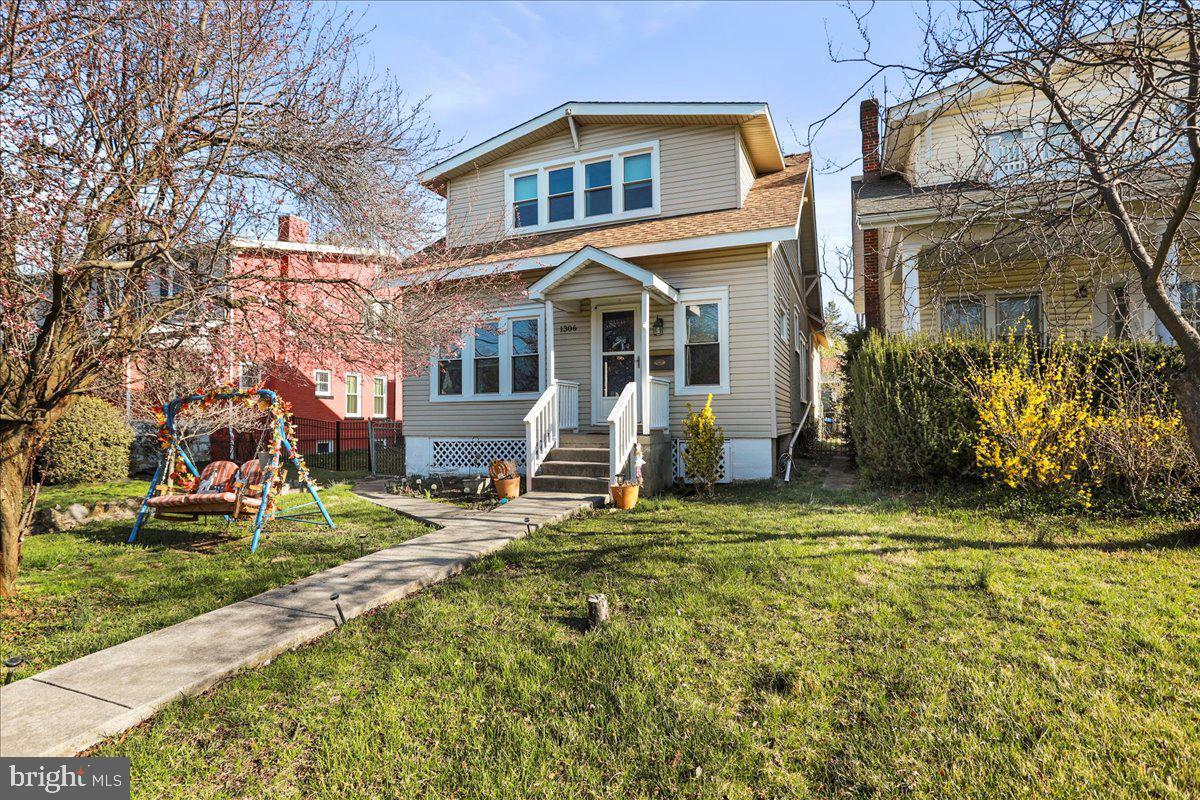 Property Photo: 1306 W King Street WV 25401