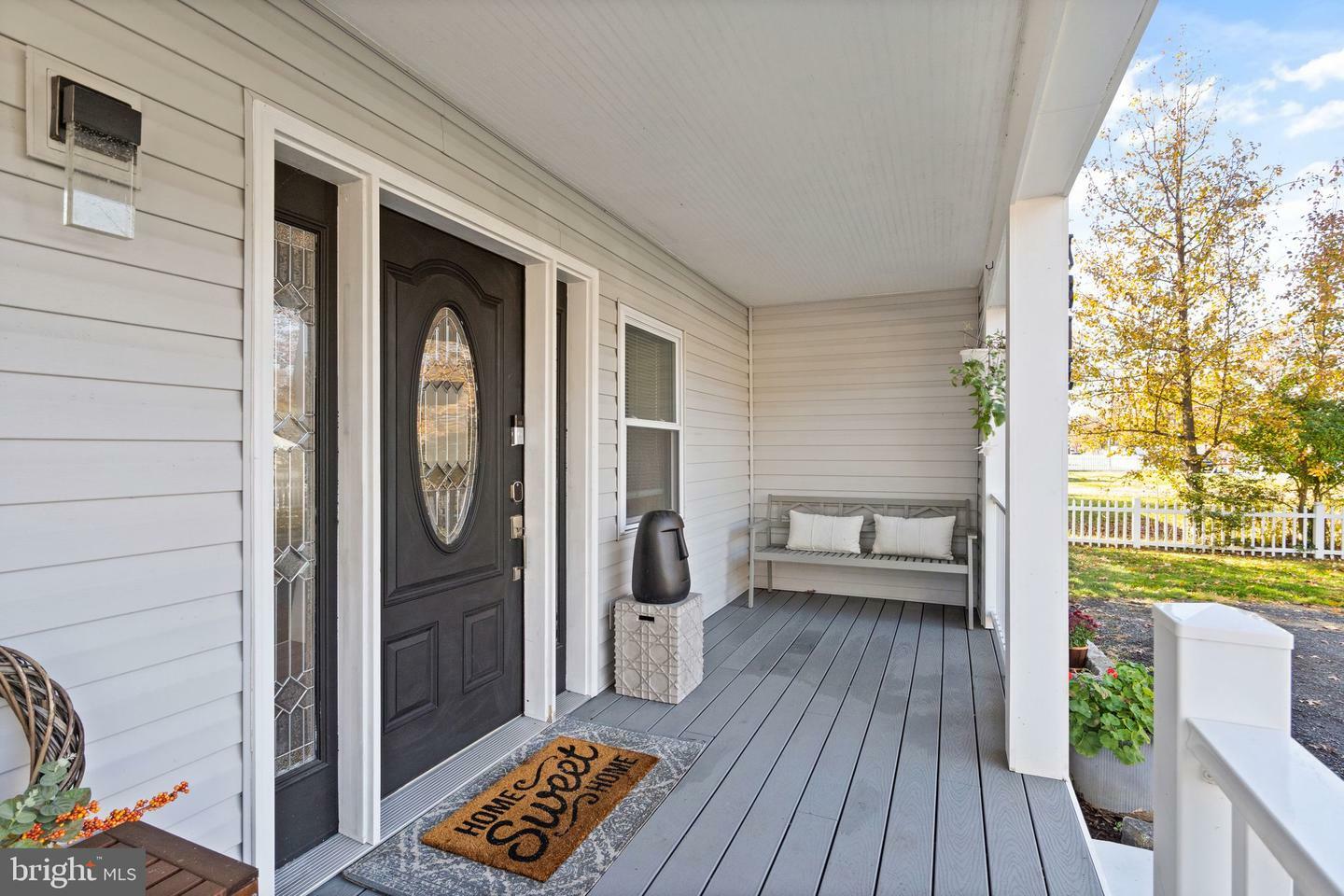 Property Photo: 2813 Woodlawn Trail VA 22306