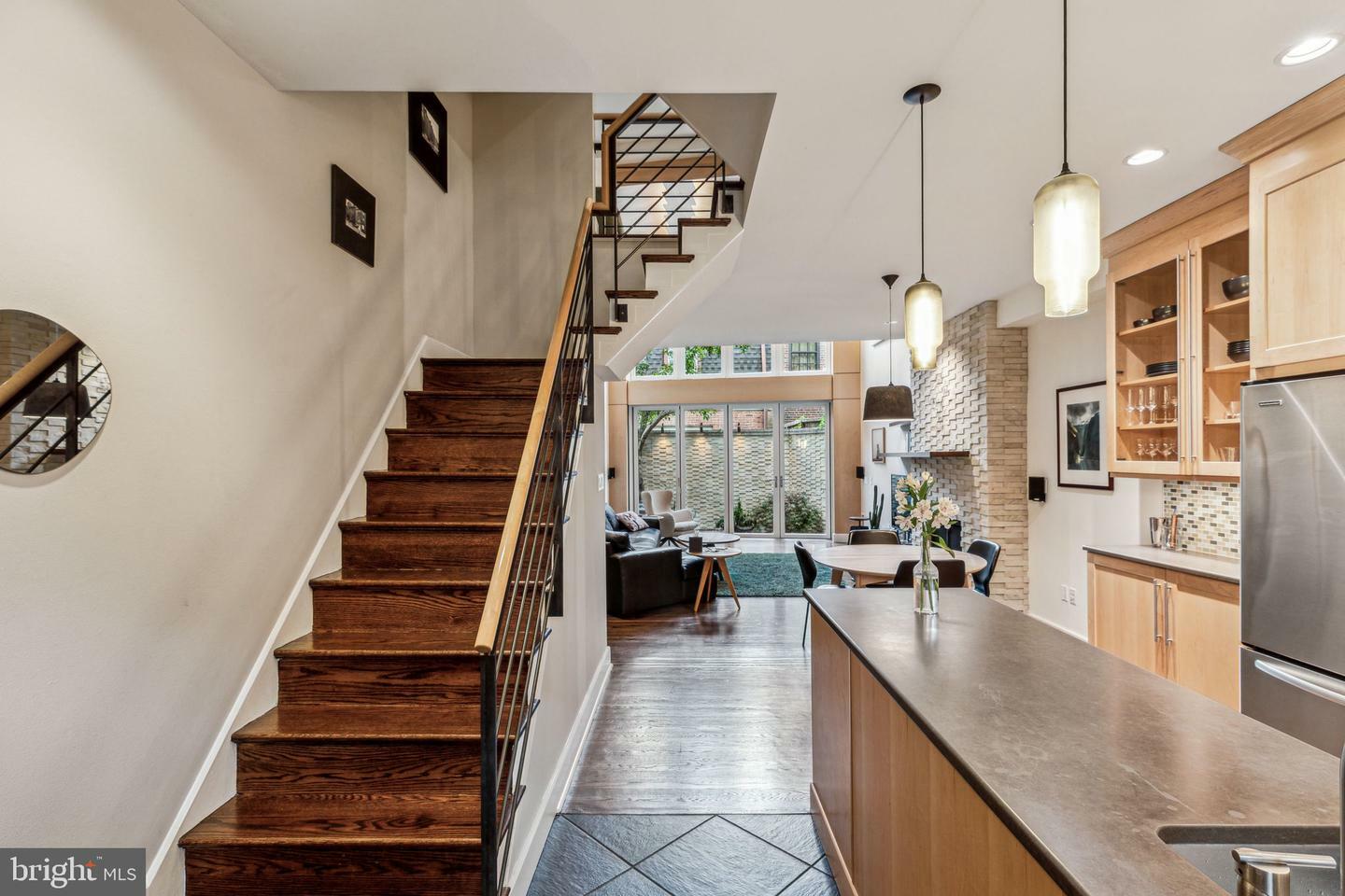 Property Photo: 1210 Pine Street PA 19107