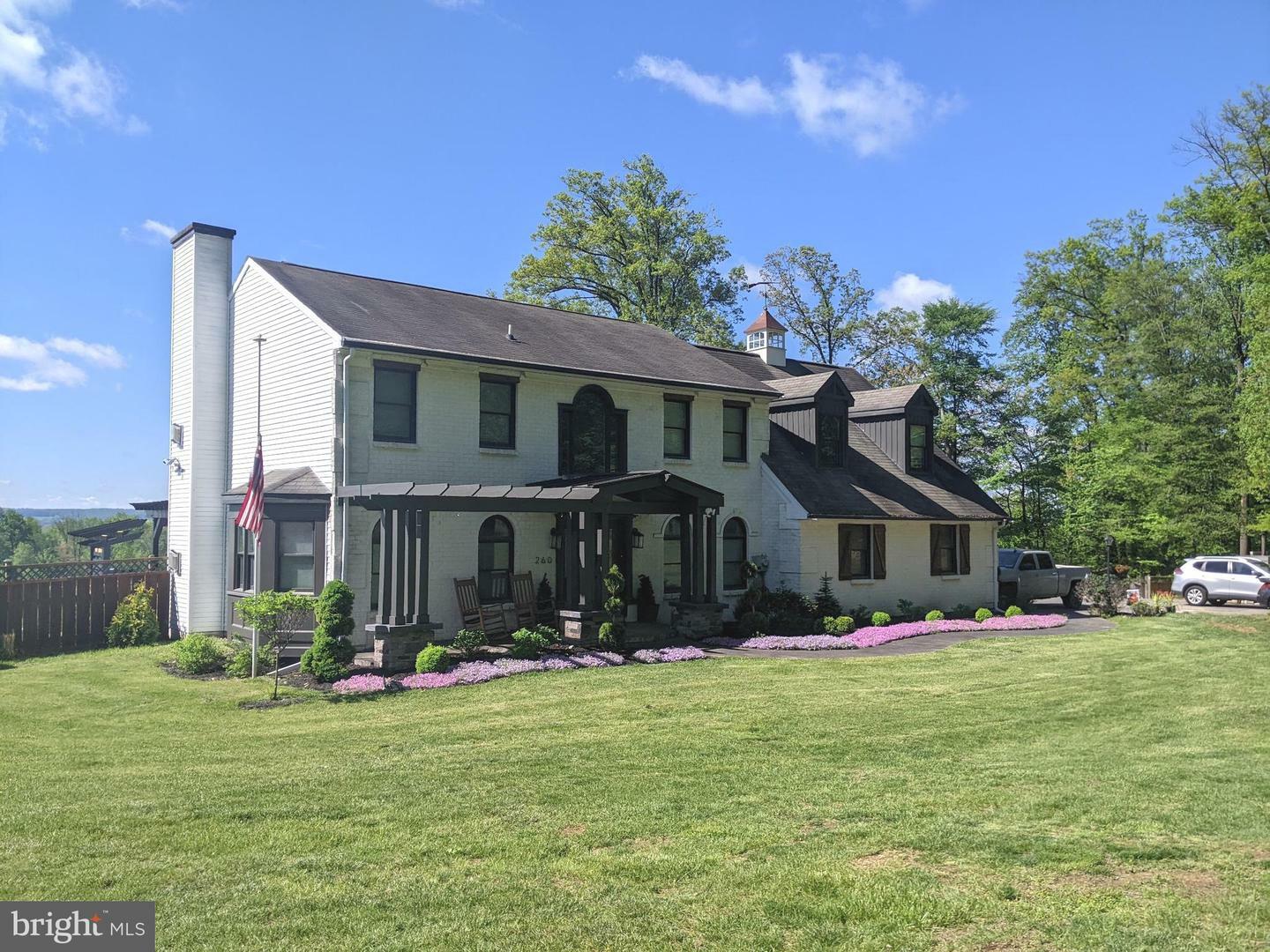 Property Photo: 260 Fieldstone Road PA 19344