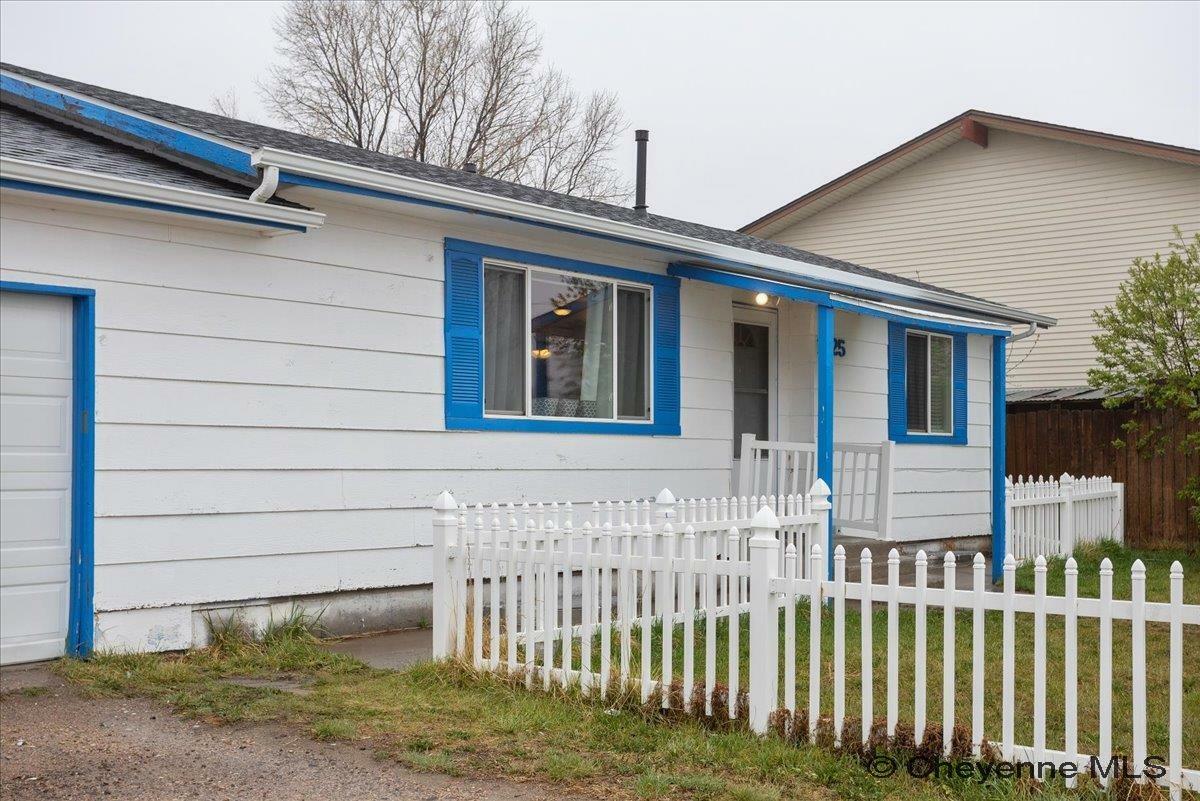 Property Photo: 1425 Lampman Ct WY 82007