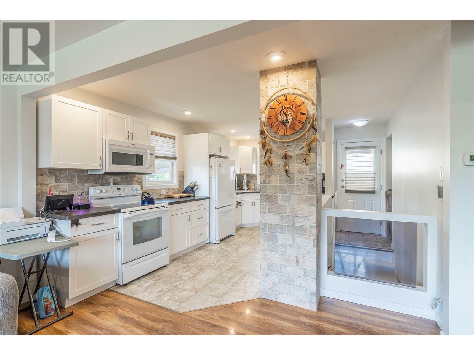 Property Photo: 862 Desmond Street BC V2B 5K5