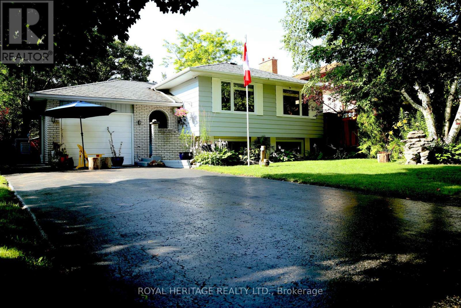 Property Photo: 17 Briarwood Crescent ON K8N 5J6